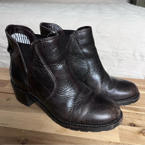 L.L. Bean Brown Ankle Boots Cabincore Chocolate Brown Leather Cozy Weather Fall - Picture 2 of 11